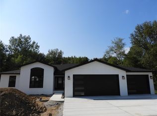 684 Chestnut Dr, Belleville, IL