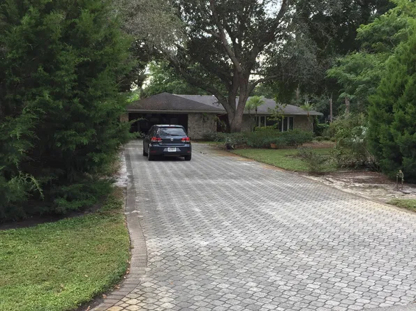 193 Cajeput Dr, Naples, FL 34108