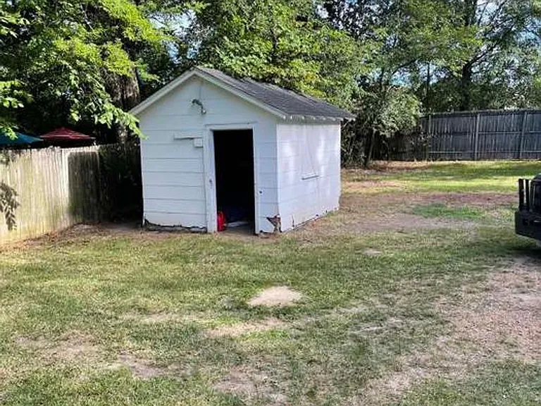 200 Stillwood Dr — Photo 14