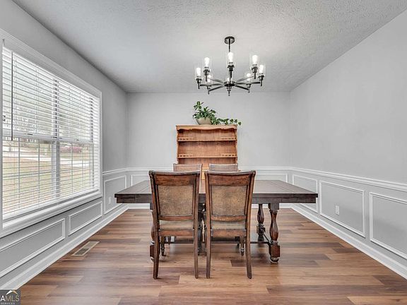 5th image of 236 Hidden Ct