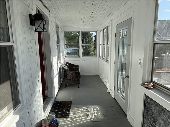 4th image of 74 Outlook Ave