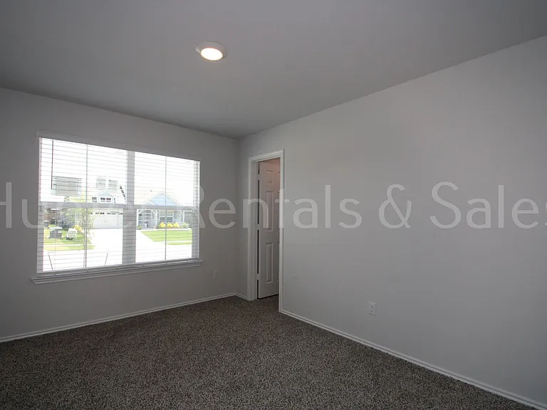 7007 Gilbert Dr — Photo 18