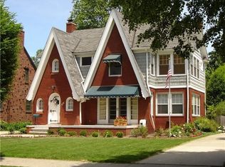 696 University Pl, Grosse Pointe, MI 48230