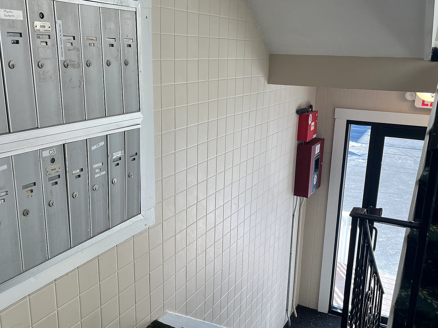 2 bed, 650 sqft, $2,300 — Photo 4