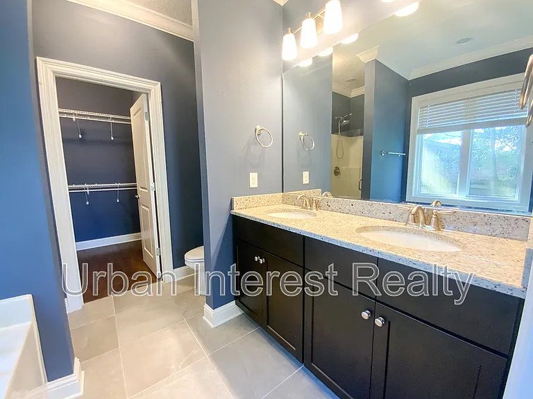 403 King St — Photo 9