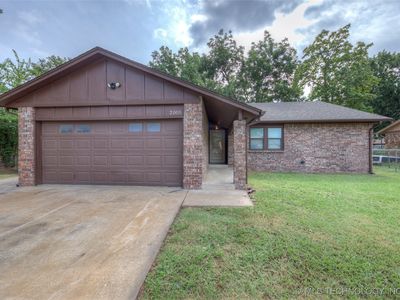 2005 N Cedar St, Owasso, OK, 74055