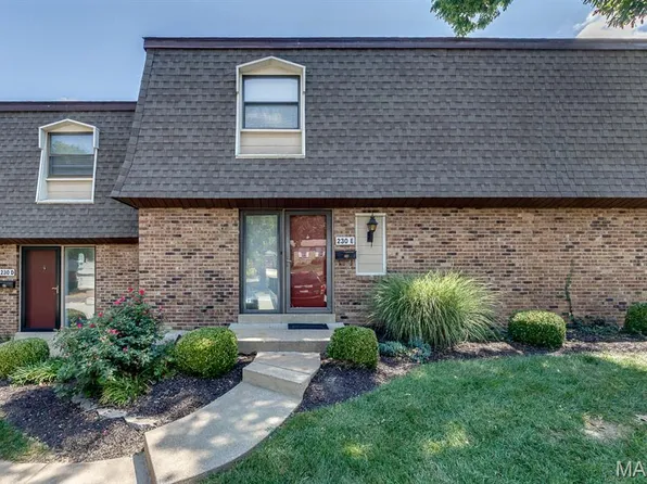 230 Braeshire Dr APT E, Ballwin, MO 63021
