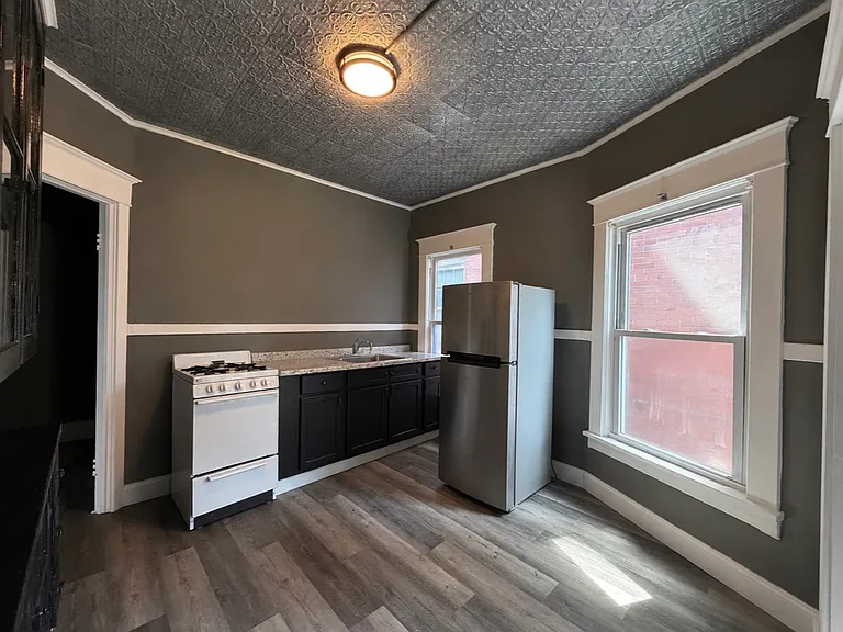 1042 Elmwood Ave #3 — Photo 2