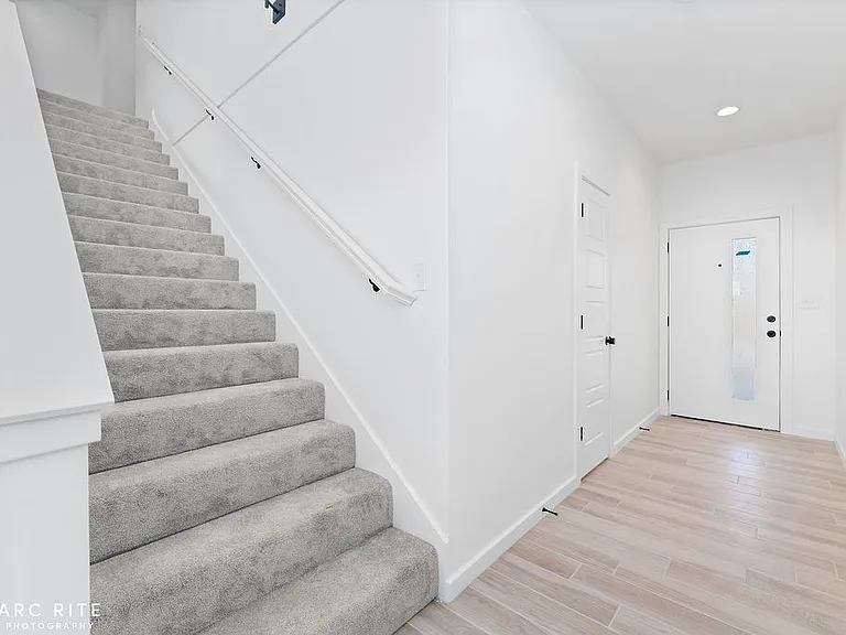 310 Homestead Ave #7 — Photo 16