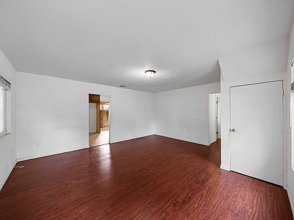 5th image of 410 W 5th St