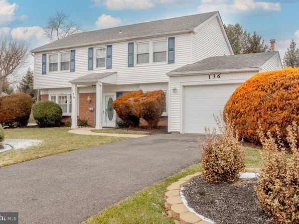 136 Glenview Ln, Willingboro, NJ 08046