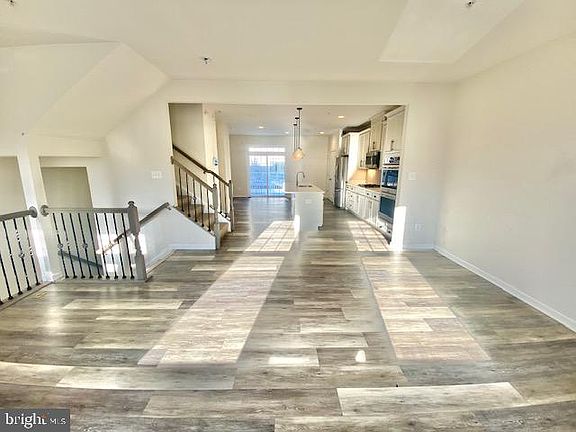 4th image of 6906 Stansbury Ln