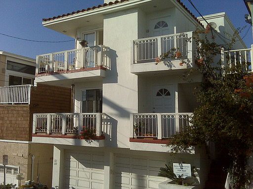 2nd image of 123 Seaview St