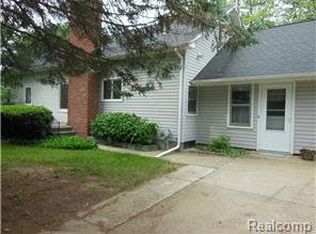 2500 Hunter Rd, Brighton, MI 48114