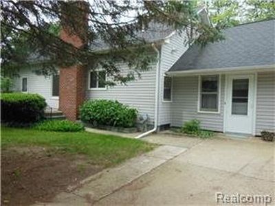 2500 Hunter Rd, Brighton, MI, 48114