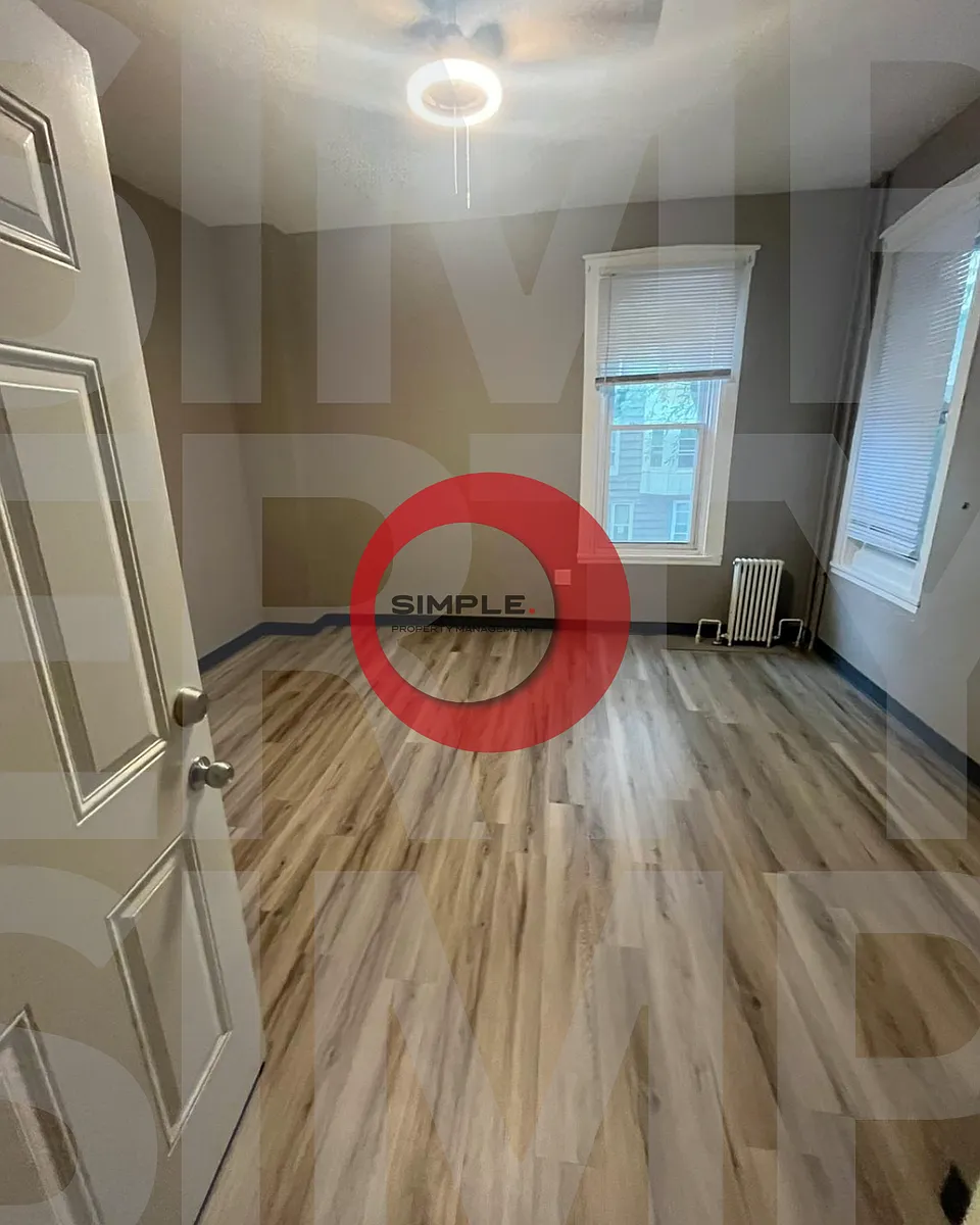 Building Photo - 148 S 6th St #B