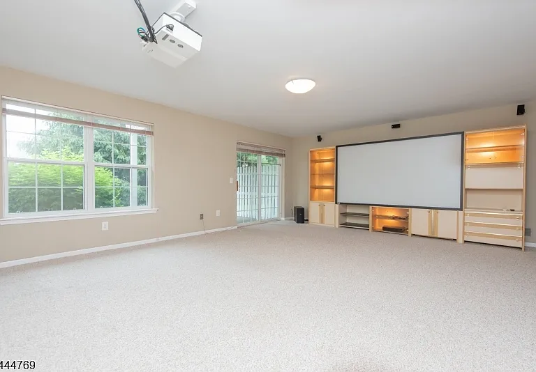 2404 Vantage Ct — Photo 16