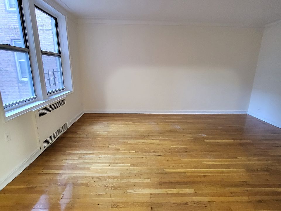 2nd image of 300 Sullivan Pl APT B1