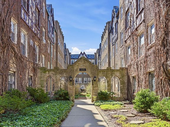 2nd image of 2331 W Farwell Ave APT 3N
