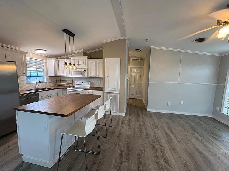 653 Los Altos — Photo 16