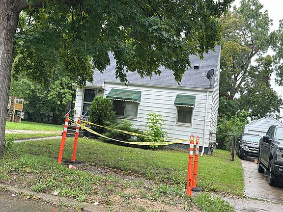 2nd image of 1622 Park St