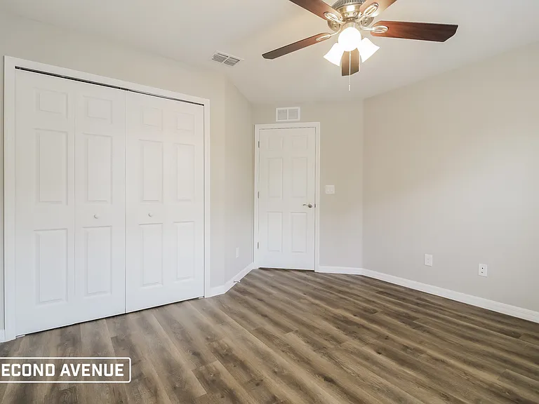 438 Reading St — Photo 8