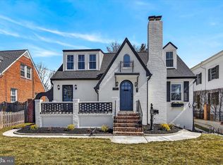 1607 N Glebe Rd, Arlington, VA 22207