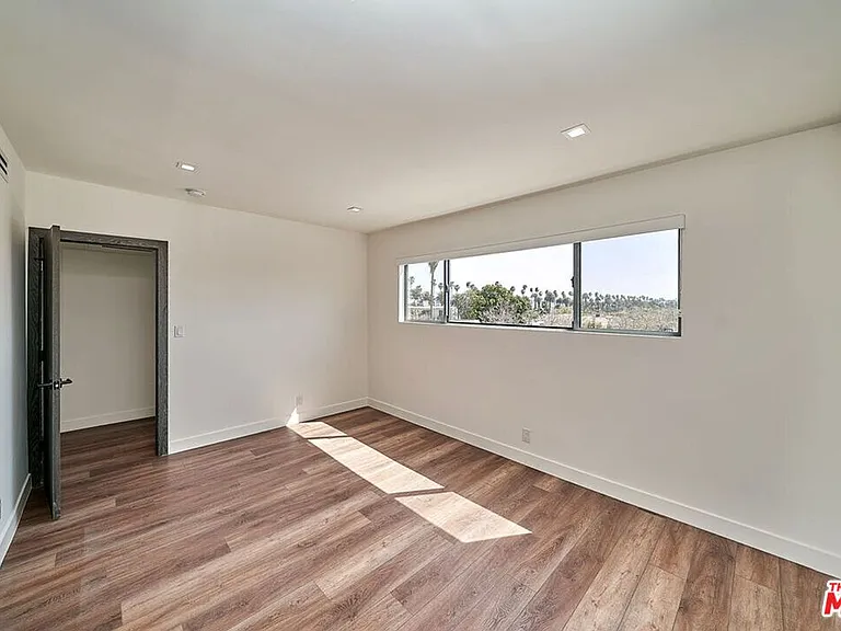 145 S Maple Dr #401 — Photo 28
