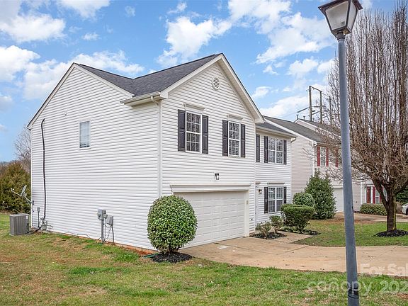 2nd image of 8021 Weeping Fig Ln