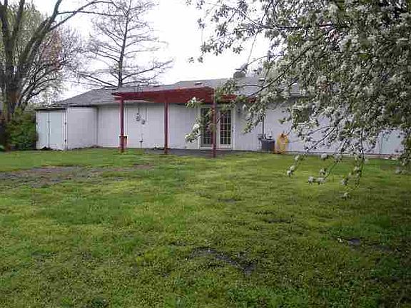 5th image of 204 N Crestline Dr