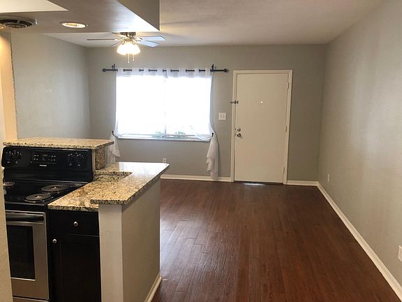 4th image of 441 3rd St S APT 4