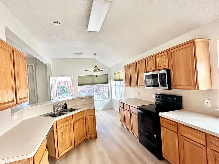 8005 Paloverde Dr — Photo 13