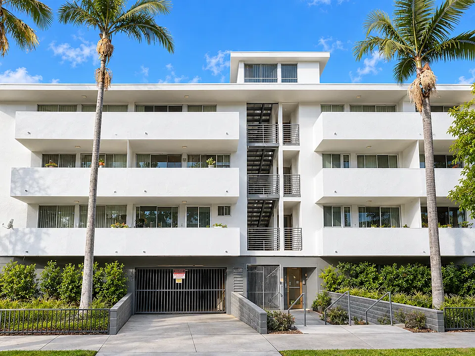 7705 Hampton Ave Property