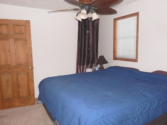 2nd bedroom up with walk in closet....11x16'