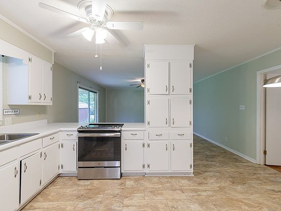 5th image of 4021 N Oak Street Ext