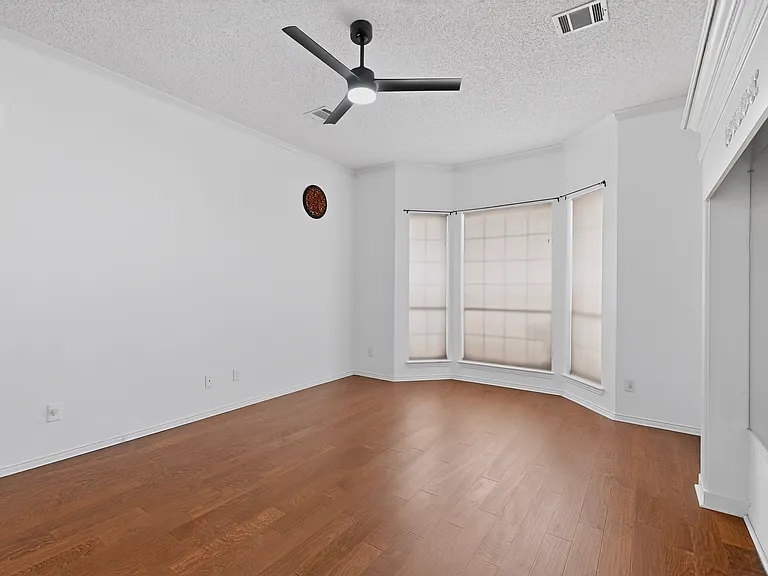 636 N Allen Rd — Photo 23