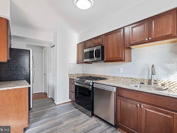 5th image of 15624 Ambiance Dr