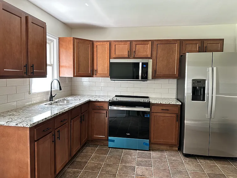 2624 Runway Ave — Photo 13