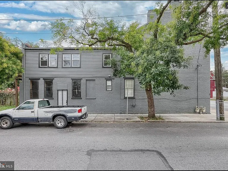 139 N Queen St #A — Photo 13