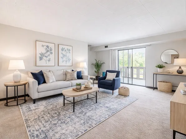 Wellington Square Apartments