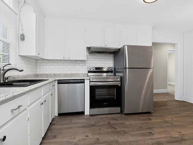 4820 Charleston Dr — Photo 4