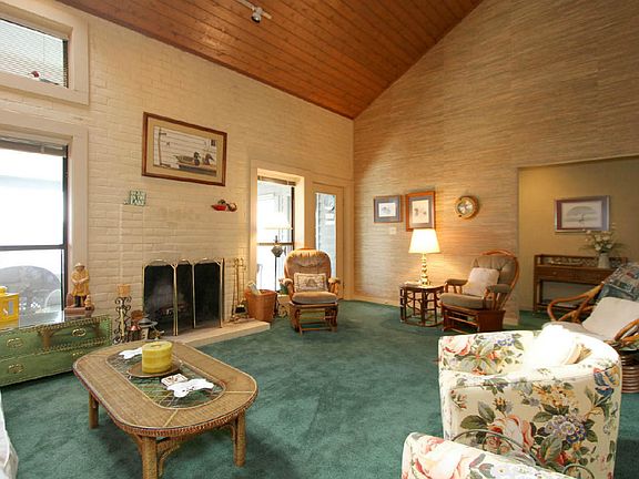 2nd image of 117 Clubhouse Tower Dr