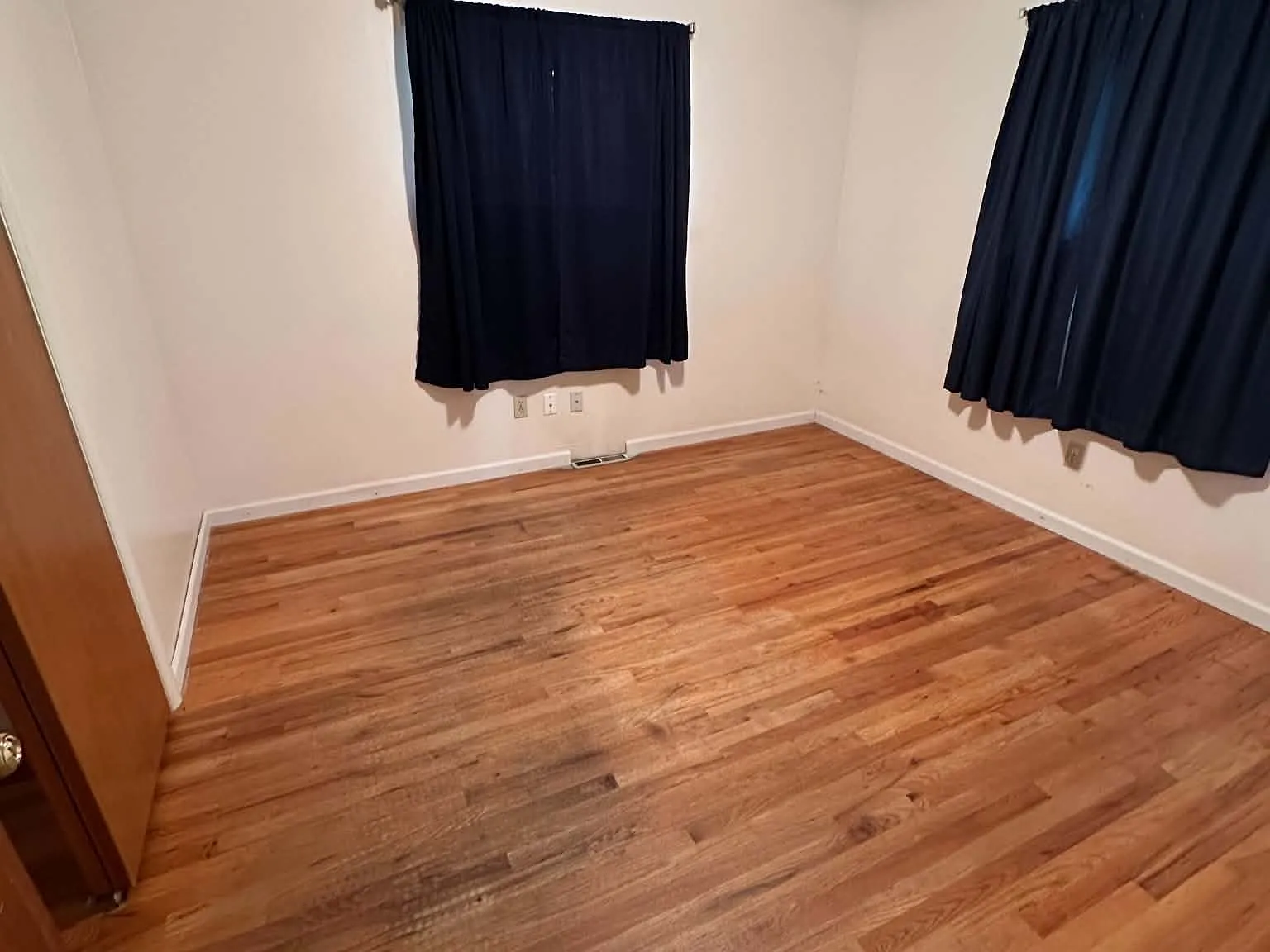 4 bed, 1.5 bath, 1966 sqft, $2,200 — Photo 2