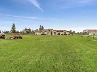 2390 N McCall Ave, Sanger, CA 93657