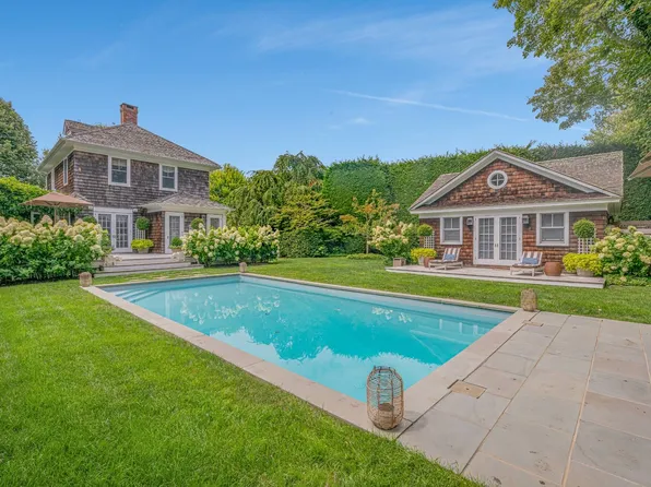 52 Osborne Ave, Southampton, NY 11968