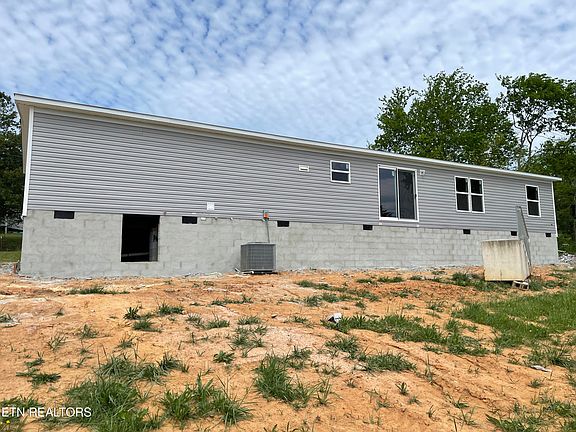3rd image of 418 Oak Grove Rd