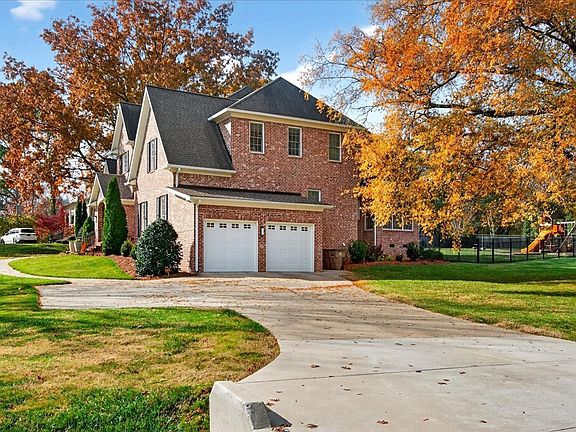 3rd image of 201 W Meade Dr
