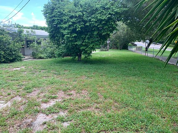5th image of 712 Waterway Cir