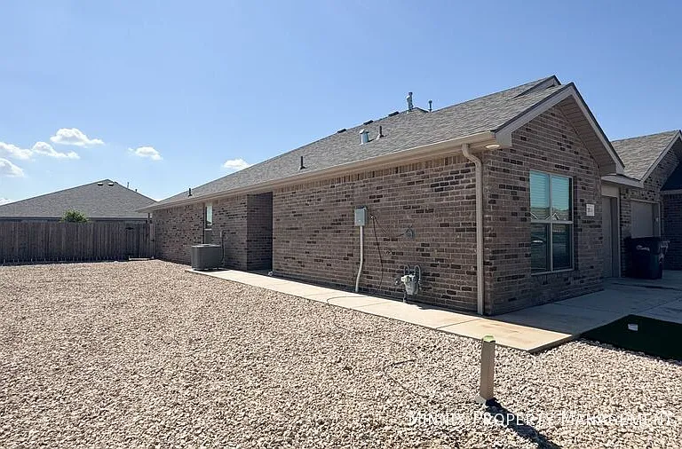 2101 N Jayton Ave #A — Photo 3
