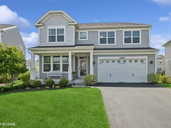 1683 Rockefeller Dr, Mundelein, IL 60060